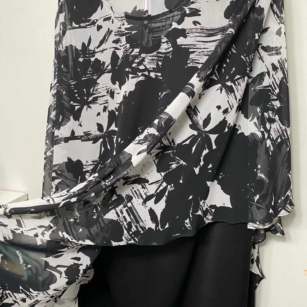 Black and white floral midi dress - Picture 3 of 7